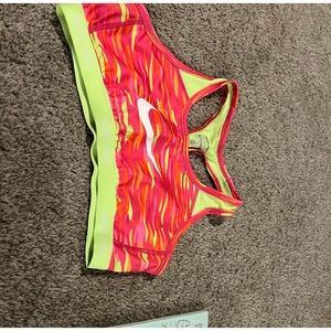 Set of 5 Nike sports bras, new without tags, never worn